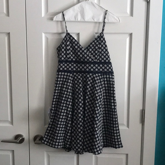 Le Chateau Summer Dress - Picture 2 of 4